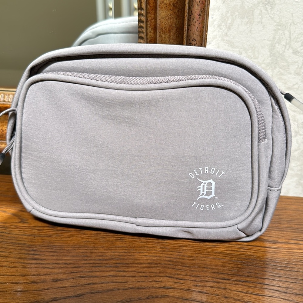 New Detroit Tigers Gray waist/ belt Bag.  Adjustable strap. 3 exterior zip areas